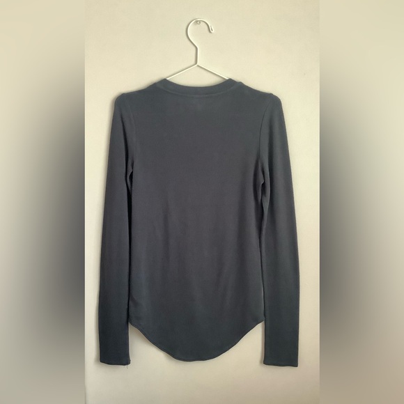 Aritzia Wilfred Free Long sleeves Crew - Picture 2 of 5